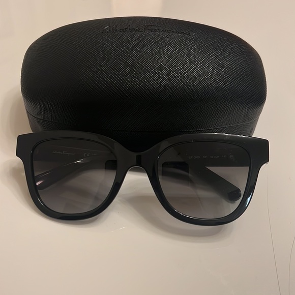 Salvatore Ferragamo Sunglasses - Picture 5 of 5